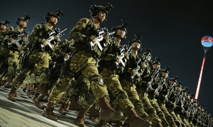 Lực lượng lục quân Triều Tiên trong một cuộc diễu binh. Ảnh: MW.