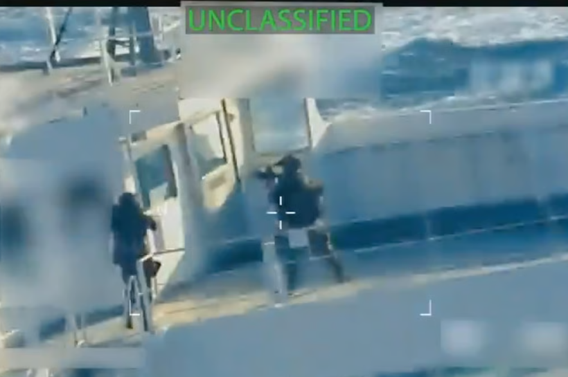 Mỹ tung đòn hiểm Tàu dầu Venezuela bị bắt giữa biển, hàng loạt tàu khác sắp chung số phận 3.png