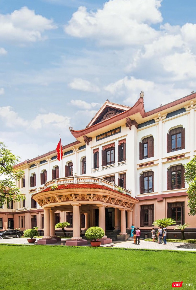 Khuôn viên Bảo tàng Mỹ thuật Việt Nam.