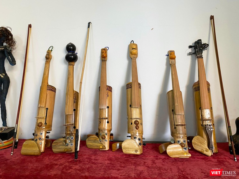 Hình dáng ngộ nghĩnh, lạ mắt của những cây đàn VioKram Hình dáng ngộ nghĩnh, lạ mắt của những cây đàn VioKram