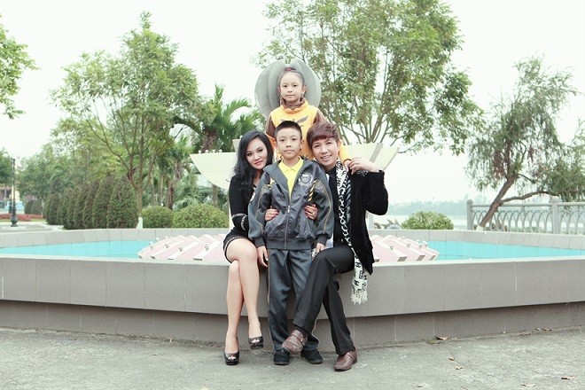 Gia đình ca sĩ Long Nhật