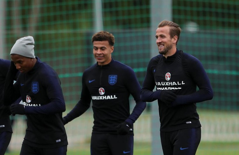 Kane và đồng đội Tottenham của anh, Dele Alli bắt đầu hành trình vào cung kết bằng trận chống lại đối thủ rất khó khăn Colombia Kane và đồng đội Tottenham của anh, Dele Alli bắt đầu hành trình vào cung kết bằng trận chống lại đối thủ rất khó khăn Colombia