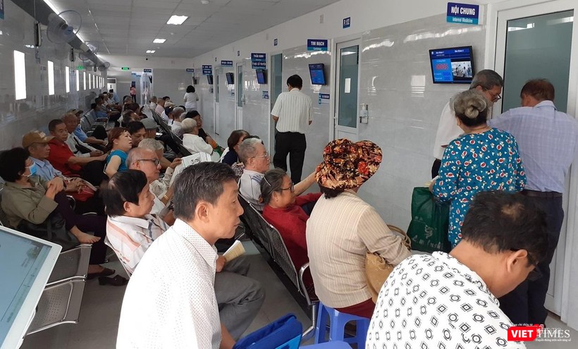 TP. Hồ Chí Minh: Nắng nóng, người già nhập viện tăng đột biến 