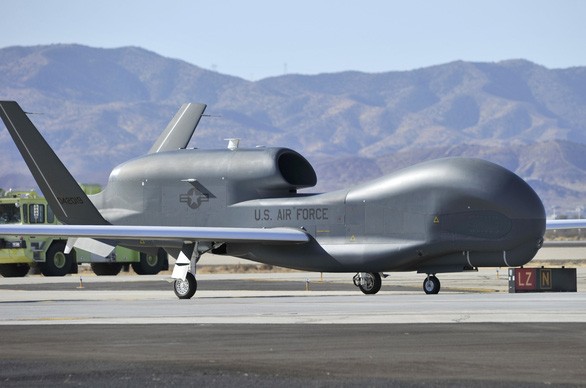 RQ-4 Global Hawk là mẫu máy bay dọ thám không người lái của Mỹ do Northrop Grumman sản xuất, khác với các UAV tấn công được trang bị tên lửa - Ảnh: Northrop Grumman.