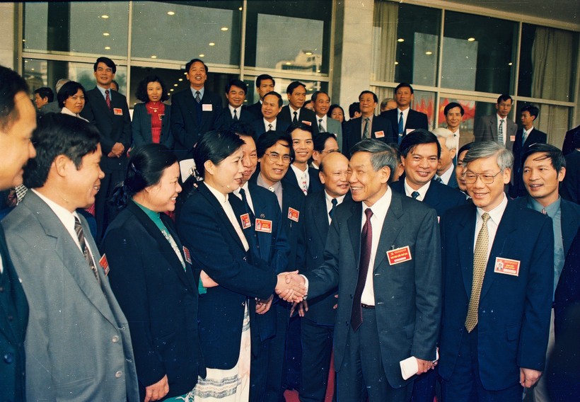 Ông Lê Khả Phiêu là một cán bộ cấp cao của Đảng, người luôn rất gần gũi, chân thành, được cán bộ và nhân dân yêu quý. Ông Lê Khả Phiêu là một cán bộ cấp cao của Đảng, người luôn rất gần gũi, chân thành, được cán bộ và nhân dân yêu quý.