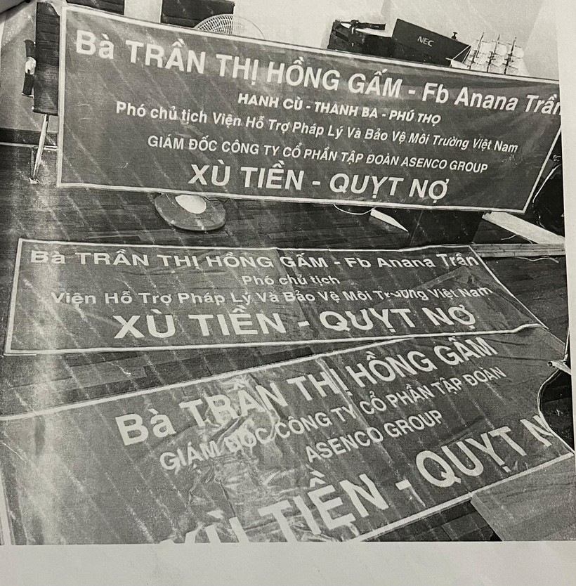 Biểu ngữ tố cáo Bà Gấm