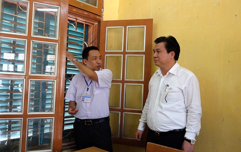 Thứ trưởng Nguyễn Hữu Độ kiểm tra công tác chuẩn bị thi THPT quốc gia tại điểm thi trường THPT Thảo Nguyên huyện Mộc Châu, tỉnh Sơn La.