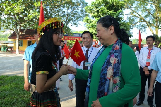 Đồng chí Tòng Thị Phóng - Ủy viên Bộ Chính trị, Phó Chủ tịch Thường trực Quốc hội Đồng chí Tòng Thị Phóng - Ủy viên Bộ Chính trị, Phó Chủ tịch Thường trực Quốc hội