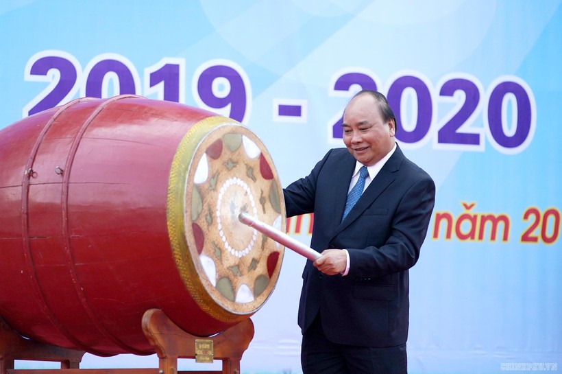 Thủ tướng Chính phủ Nguyễn Xuân Phúc dự lễ khai giảng năm học mới tại Trường THPT Sơn Tây (Hà Nội) Thủ tướng Chính phủ Nguyễn Xuân Phúc dự lễ khai giảng năm học mới tại Trường THPT Sơn Tây (Hà Nội)