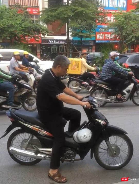 Tài xế Phiến lên xe tái hiện lại hiện trường vụ việc