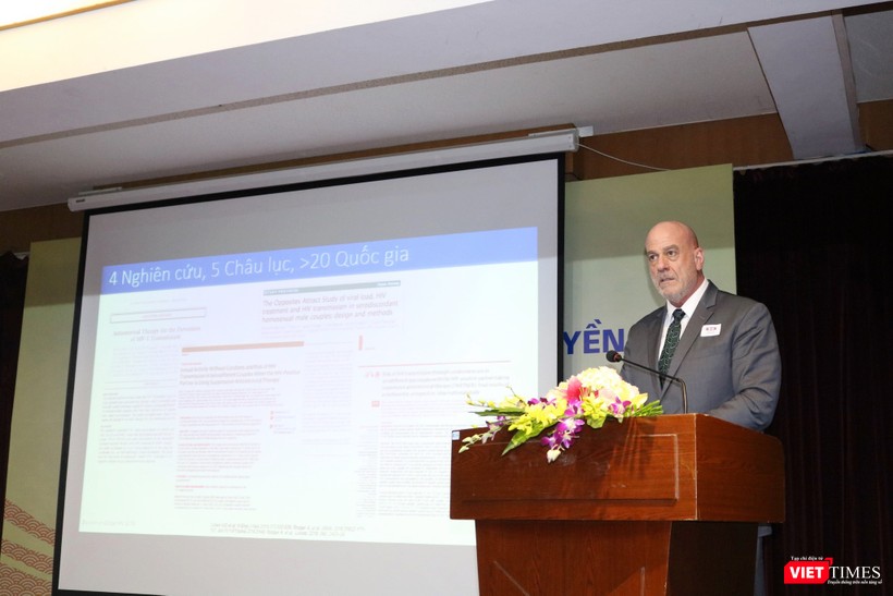 TS. John Blanford – Giám đốc CDC tại Việt Nam