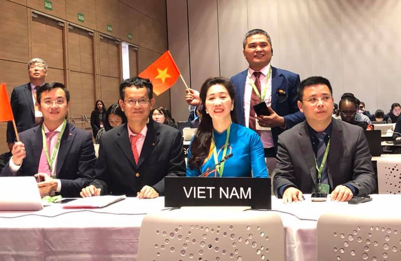 Đoàn Việt Nam tại Phiên họp của Ủy ban Liên Chính phủ Công ước 2003 công bố ghi danh Di sản Thực hành Then của người Tày, Nùng, Thái ở Việt Nam vào Danh sách Di sản văn hóa phi vật thể đại diện của nhân loại.