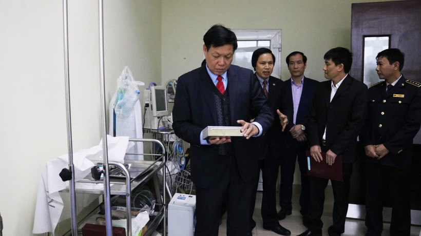 Thứ trưởng Bộ Y tế kiểm tra thuốc, trang thiết bị vật tư y tế tại tỉnh Lạng Sơn. Ảnh: Bộ Y tế Thứ trưởng Bộ Y tế kiểm tra thuốc, trang thiết bị vật tư y tế tại tỉnh Lạng Sơn. Ảnh: Bộ Y tế