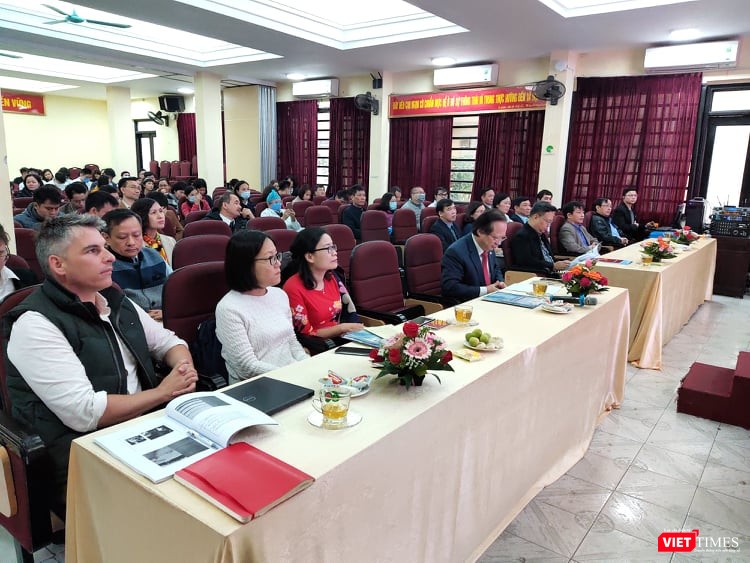 Các đại biểu tham dự hội thảo khoa học chào mừng ngày thế giới phòng chống bệnh nấm phổi do nấm Aspergillus. Ảnh: Minh Thúy