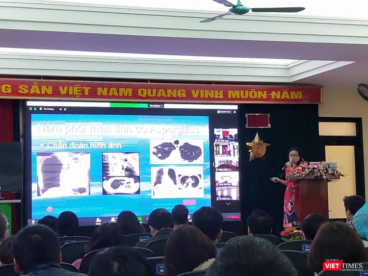 TS. BS. Nguyễn Thị Bích Ngọc – Trưởng khoa Hô hấp, Bệnh viện Phổi Trung ương thông tin về bệnh nấm phổi mạn tính do Aspergillus. Ảnh: Minh Thúy