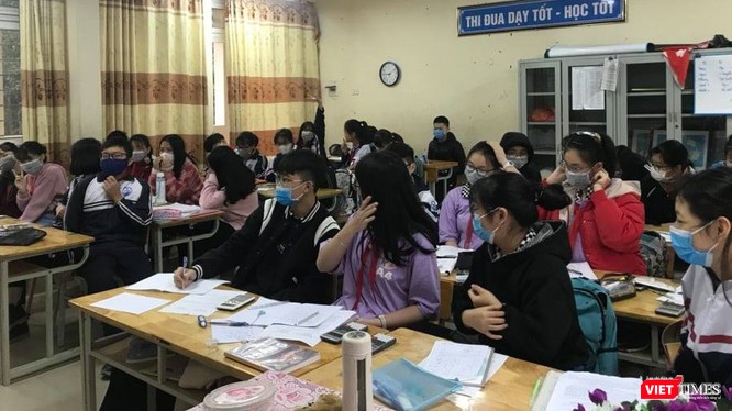 Học sinh đeo khẩu trang khi đến lớp để phòng dịch COVID-19. Ảnh: Lê Mai Học sinh đeo khẩu trang khi đến lớp để phòng dịch COVID-19. Ảnh: Lê Mai