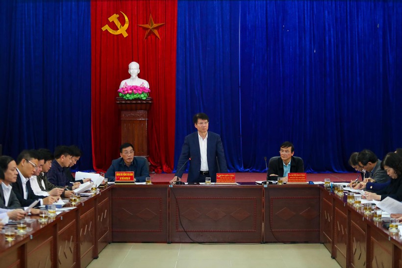 Thứ trưởng Bộ Y tế làm việc tại tỉnh Cao Bằng. Ảnh: Thao Nguyen