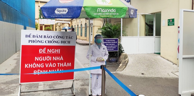 Khẩn: Ngừng thăm bệnh và các hoạt động của phòng khám tư nhân ảnh 5 Hạn chế tối đa người nhà vào thăm bệnh nhân để phòng COVID-19