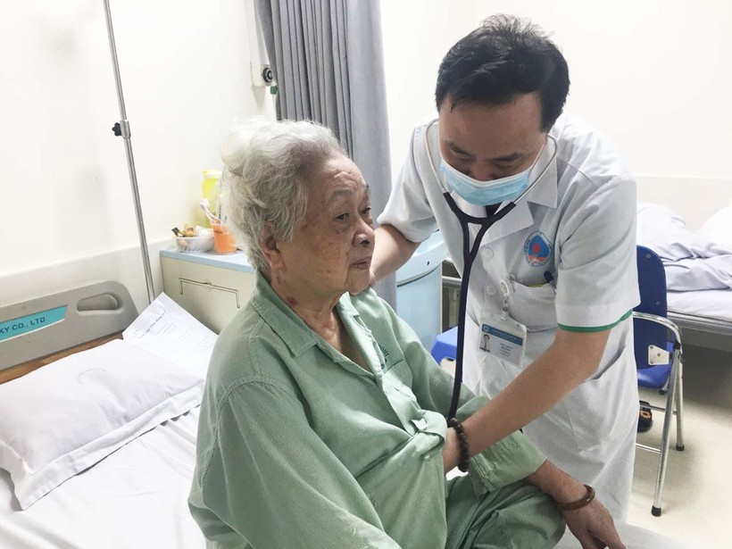 Ngại đến khám vì sợ dịch COVID-19, không ít bệnh nhân nhập viện trong tình trạng bệnh nặng. Ảnh: BVHN Ngại đến khám vì sợ dịch COVID-19, không ít bệnh nhân nhập viện trong tình trạng bệnh nặng. Ảnh: BVHN