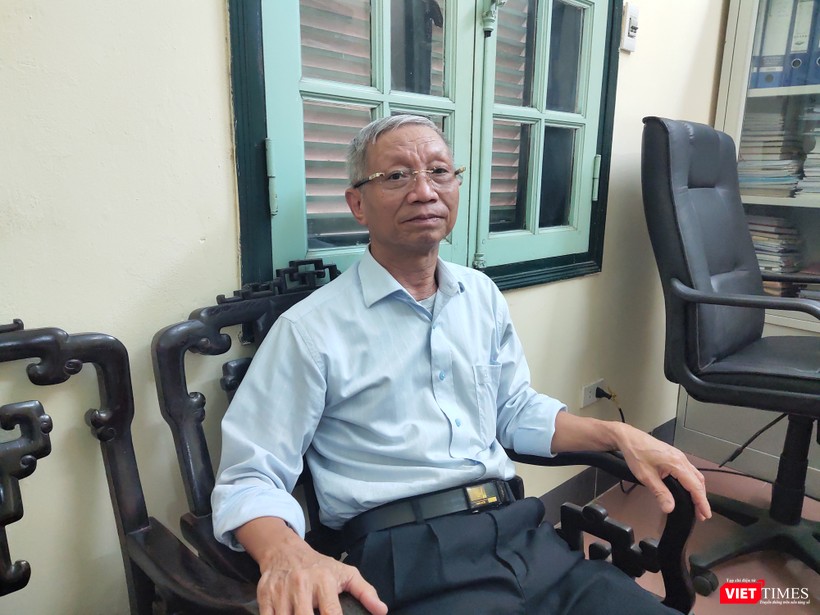 "Đến nay chưa có một dược liệu hoặc bài thuốc nào được áp dụng để chữa cho bệnh nhân mắc COVID-19 bằng y học cổ truyền ở Việt Nam" - ông Bản nói (Ảnh: Minh Thúy)