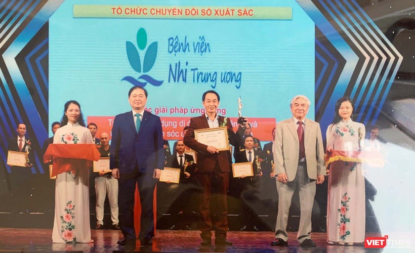 2 ứng dụng Y bạ điện tử và ứng dụng chăm sóc di động được triển khai ở Bệnh viện Nhi Trung ương vừa xuất sắc đạt giải thưởng Chuyển đổi số Việt Nam 2020 (Ảnh: NVCC)