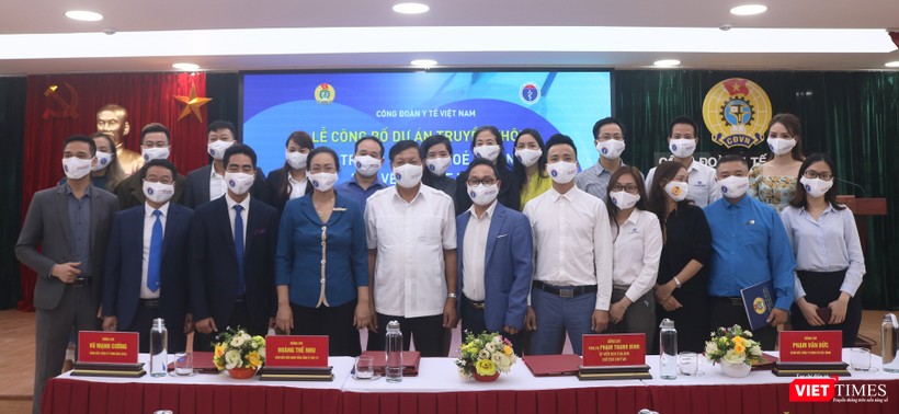 Lễ công bố Dự án truyền thông khẩu trang vì sức khoẻ Việt Nam và bảo vệ Blouse trắng (Ảnh: Minh Thuý) Lễ công bố Dự án truyền thông khẩu trang vì sức khoẻ Việt Nam và bảo vệ Blouse trắng (Ảnh: Minh Thuý)