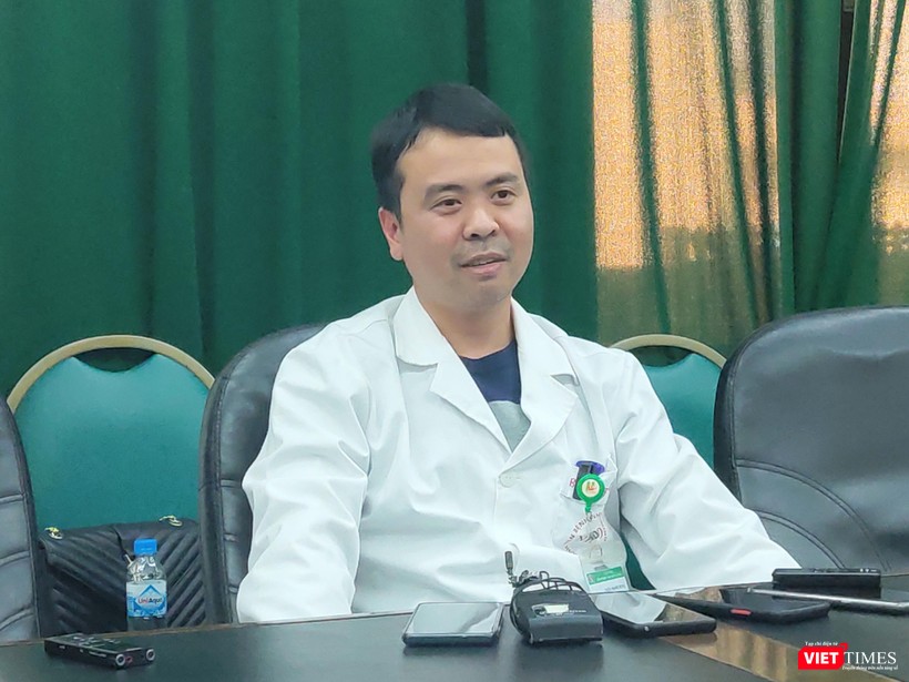 BS. Thân Mạnh Hùng – Phó Trưởng Khoa Cấp cứu, Bệnh viện Bệnh Nhiệt đới Trung ương (Ảnh: Minh Thuý)