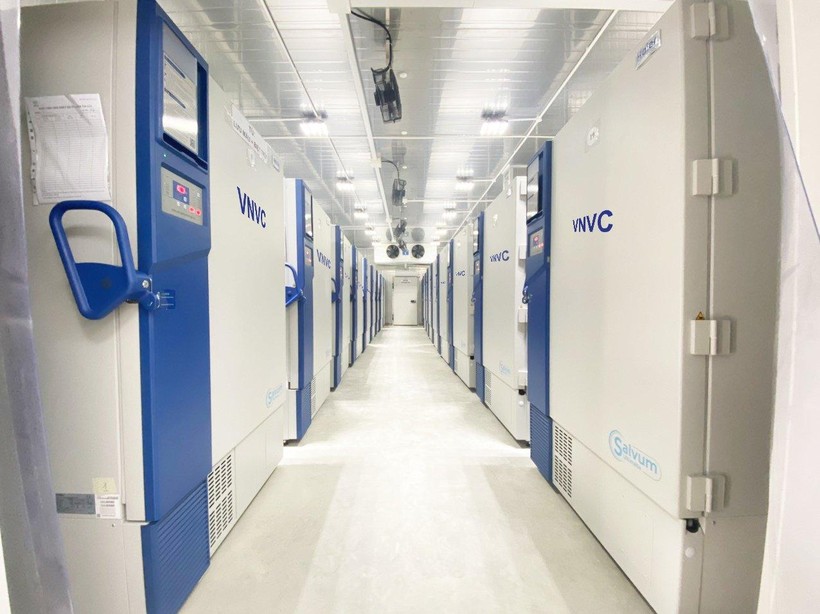 Hệ thống kho bảo quản vaccine phòng COVID-19 âm sâu (Ảnh - VNVC)