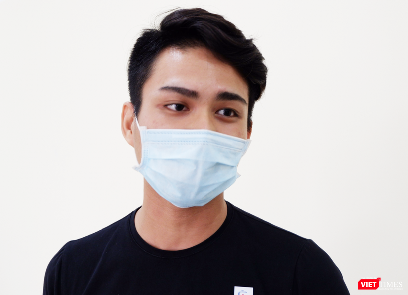 &quot;Thực ra tôi đang giấu gia đình đăng ký tiêm vaccine vì tôi không thể biết được tâm trạng của mọi người như thế nào&quot; - anh P. chia sẻ