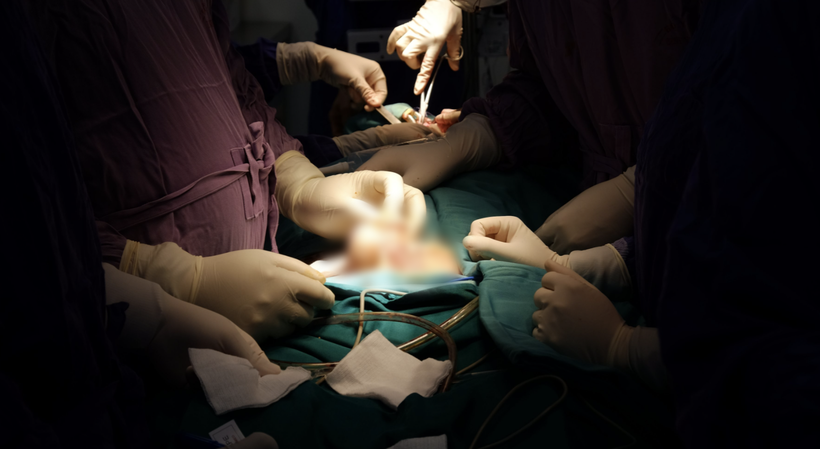 Cận cảnh quá trình các bác sĩ tạo hình lại dương vật cho bệnh nhân (Ảnh - BVCC)