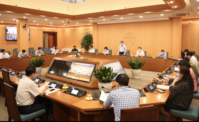 Toàn cảnh cuộc họp trực tuyến của UBND TP. Hà Nội với các quận, huyện về công tác phòng, chống dịch COVID-19 (Ảnh - Trung Nguyên)