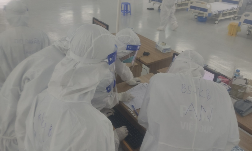 Ngày 11/8, trung tâm hồi sức tích cực người bệnh COVID-19 thuộc Bệnh viện Hữu nghị Việt Đức đã tiếp nhận điều trị những bệnh nhân COVID-19 đầu tiên (Ảnh - BVCC)