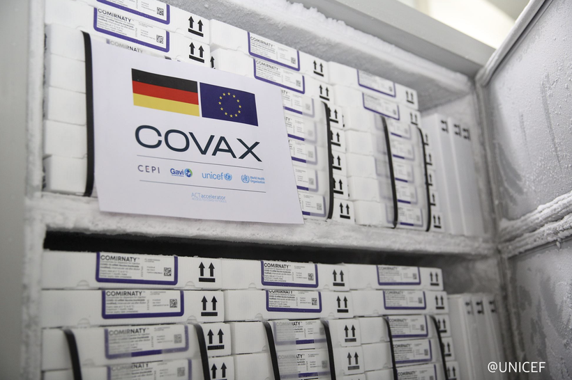 Lô vaccine COVID-19 được hỗ trợ qua cơ chế COVAX về đến Việt Nam (Ảnh - UNICEF)