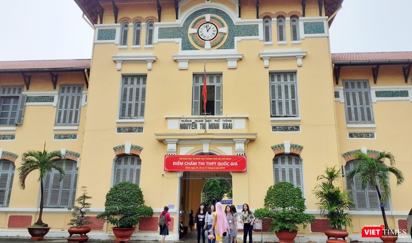 Trường THPT Nguyễn Thị Minh Khai - hội đồng chấm thi tại TP.HCM
