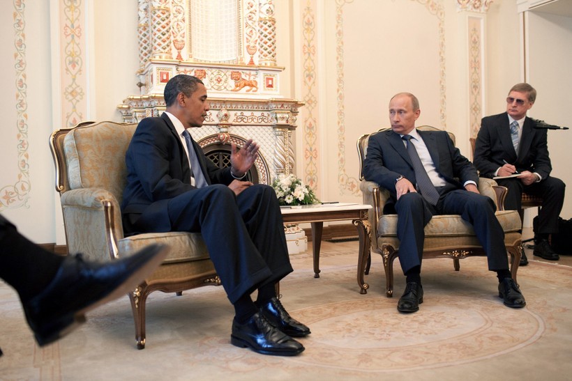 Ông Obama nói chuyện tại nông trang của ông Putin vào 7.7.2009 ở Moscow, Nga.