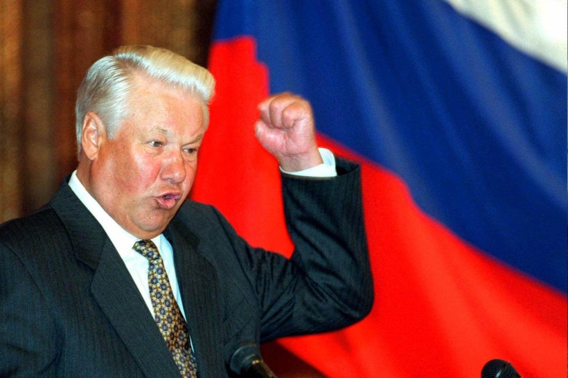 Ông Boris Yeltsin nổi tiếng với chứng nghiện rượu và những hành động khác thường. Ông Boris Yeltsin nổi tiếng với chứng nghiện rượu và những hành động khác thường.