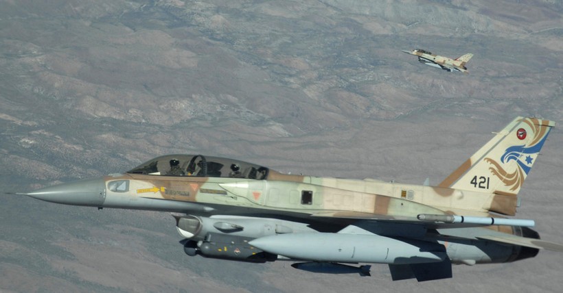 Không lực Israel thường dùng máy bay F-16 đột kích vào các mục tiêu trên đất Syria.