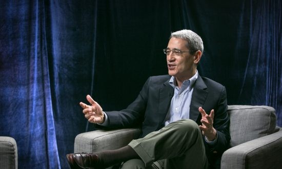 "Đôi khi, cách thức "gây khó dễ" của Trung Quốc mang hình thức đơn giản là lãnh đạo của họ tham dự một buổi trình diễn ca múa nhạc tại Bắc Kinh". "Đôi khi, cách thức "gây khó dễ" của Trung Quốc mang hình thức đơn giản là lãnh đạo của họ tham dự một buổi trình diễn ca múa nhạc tại Bắc Kinh".