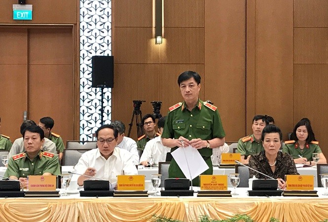 Thiếu tướng Nguyễn Duy Ngọc phát biểu tại hội nghị.