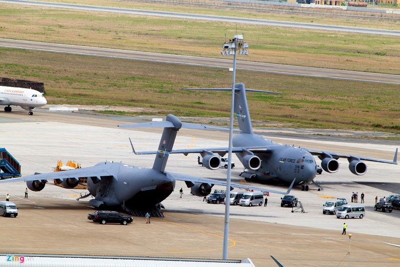 Tải trọng của US Air Force C-17 là 77.519 kg, chiều dài 53 m, có khả năng vận chuyển 77 tấn hàng hóa.
