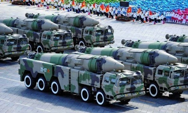 Tên lửa đạn đạo chống hạm Đông Phong-21D.