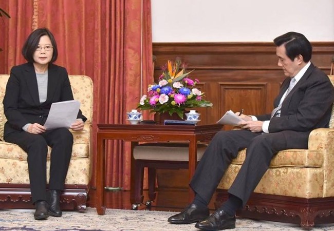 Tân Tổng thống Đài Loan Thái Anh Văn và người tiền nhiệm Mã Anh Cửu. Ảnh: tw.on.cc