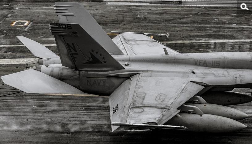 Tàu sân bay USS Ronald Reagan Hải quân Mỹ tiến hành huấn luyện cất hạ cánh máy bay trên Biển Đông.