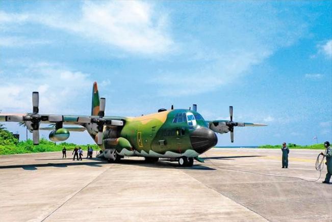 Máy bay vận tải C-130 Không quân Đài Loan triển khai phi pháp ở đảo Ba Bình. Ảnh: Thời báo Tự do Đài Loan.