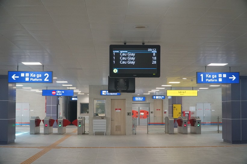 Khu vực nhà ga tuyến metro Nhổn - Ga Hà Nội có thiết kế rộng rãi, thoáng đãng và có nhiều ô thoáng để lấy ánh sáng tự nhiên. DSC00584.JPG
