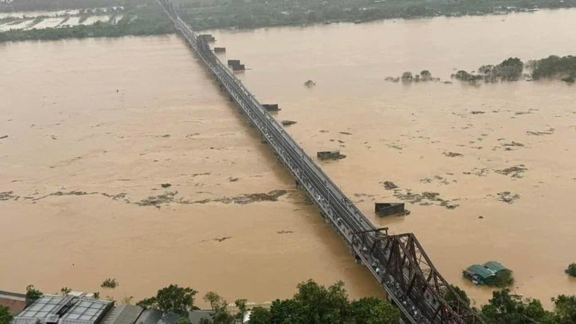 Nước sông Hồng đang lên cao. Ảnh H.Q. Anh 1.jpeg