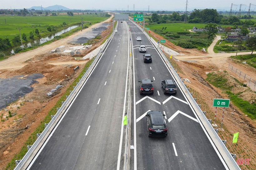 Cao tốc Bãi Vọt - Hàm Nghi, Hàm Nghi - Vũng Áng có tổng chiều dài gần 90km. Ảnh: Báo Hà Tĩnh. Cao tốc Bãi Vọt - Hàm Nghi, Hàm Nghi - Vũng Áng có tổng chiều dài gần 90km. Ảnh: Báo Hà Tĩnh.