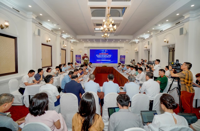 Ngày 16/5, tại Hà Nội, diễn ra Hội thảo "Hoàn thiện pháp luật để báo chí phát triển trong kỷ nguyên số". Hội thảo do Bộ Văn hóa, Thể thao và Du lịch (VHTT và DL) - Hội Truyền thông số Việt Nam chỉ đạo, giao cho Cục Báo chí và Tạp chí điện tử VietTimes tổ chức. DOM07378 (1).JPG