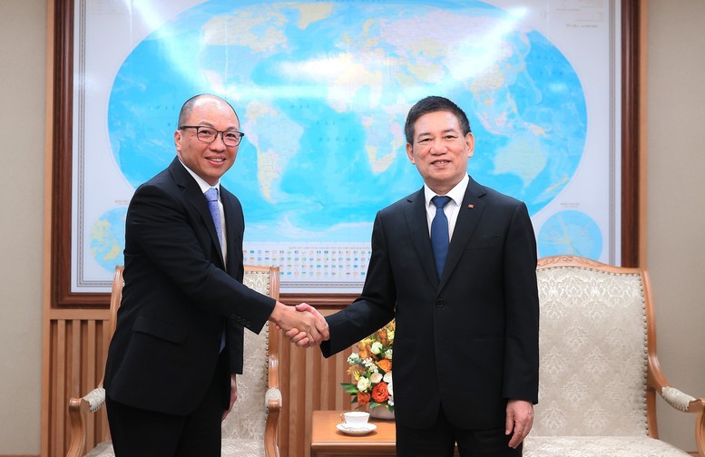 Phó Thủ tướng Chính phủ Hồ Đức Phớc tiếp ông Tiền Quốc Hào, Chủ tịch Công ty TOYOTA châu Á (bên trái) cùng đoàn công tác đang có chuyến thăm và làm việc tại Việt Nam. Ảnh: VGP.