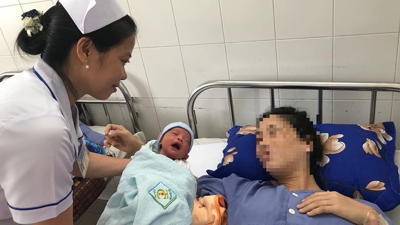 4 tiếng căng thẳng cứu sống mẹ con sản phụ bị nhau cài răng lược nguy kịch 